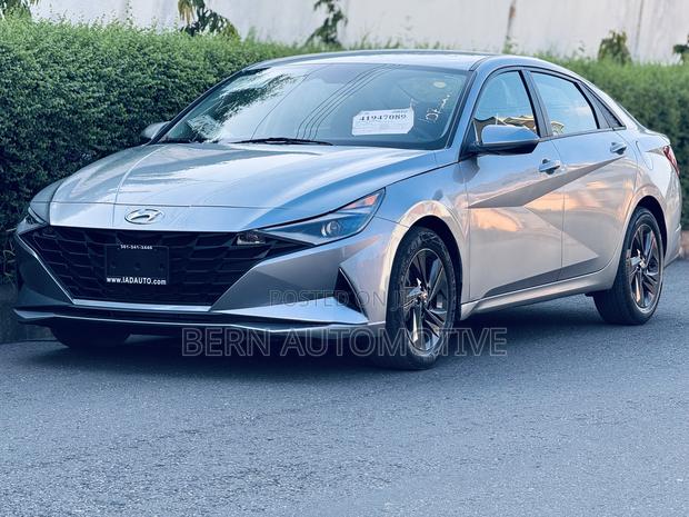 Hyundai Elantra SE 2022 Silver