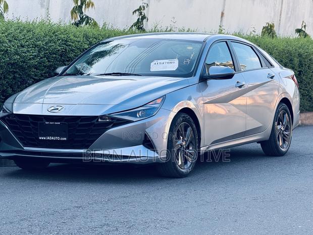 Hyundai Elantra SE 2022 Silver