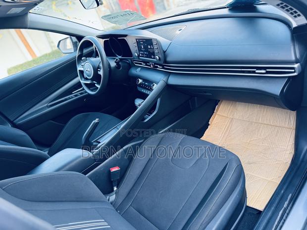 Hyundai Elantra SE 2022 Silver