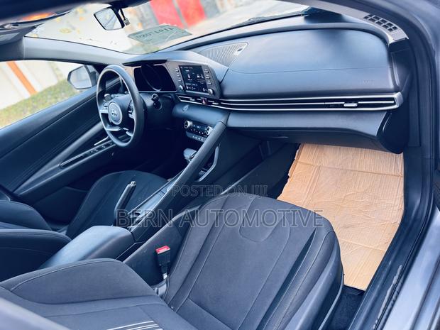 Hyundai Elantra SE 2022 Silver