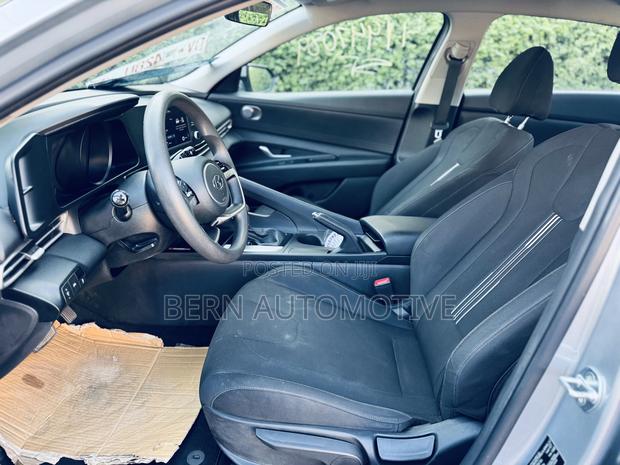 Hyundai Elantra SE 2022 Silver