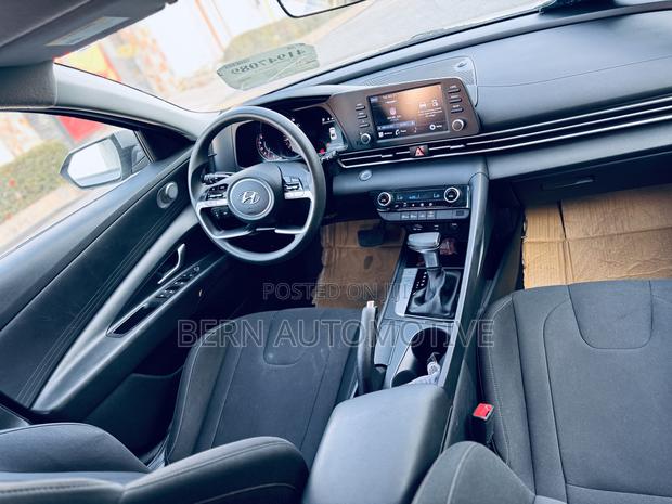 Hyundai Elantra SE 2022 Silver