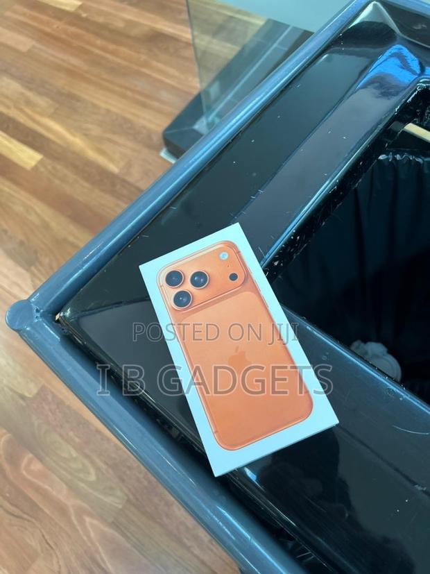 New Apple iPhone 17 Pro 256 GB Orange · Photo 3
