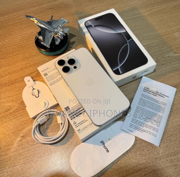 New Apple iPhone 16 Pro Max 256 GB Gold · Photo 4