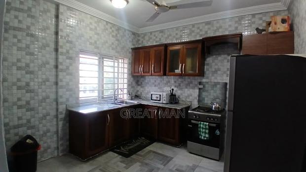 Furnished 3bdrm Apartment in Kokomlemle for Rent · Photo 4