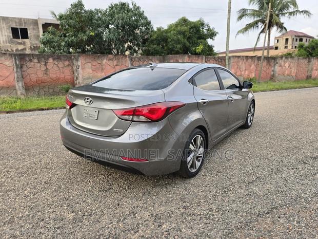 Hyundai Elantra Limited 4dr Sedan (1.8L 4cyl 6A) 2015 Gray photo 4