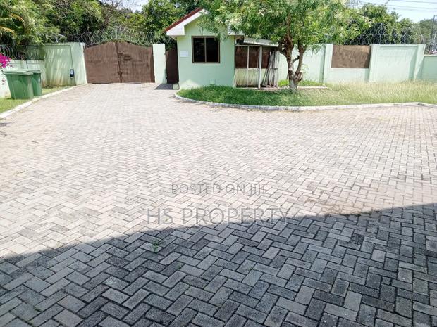 5bdrm House in Cantonments for rent photo 2