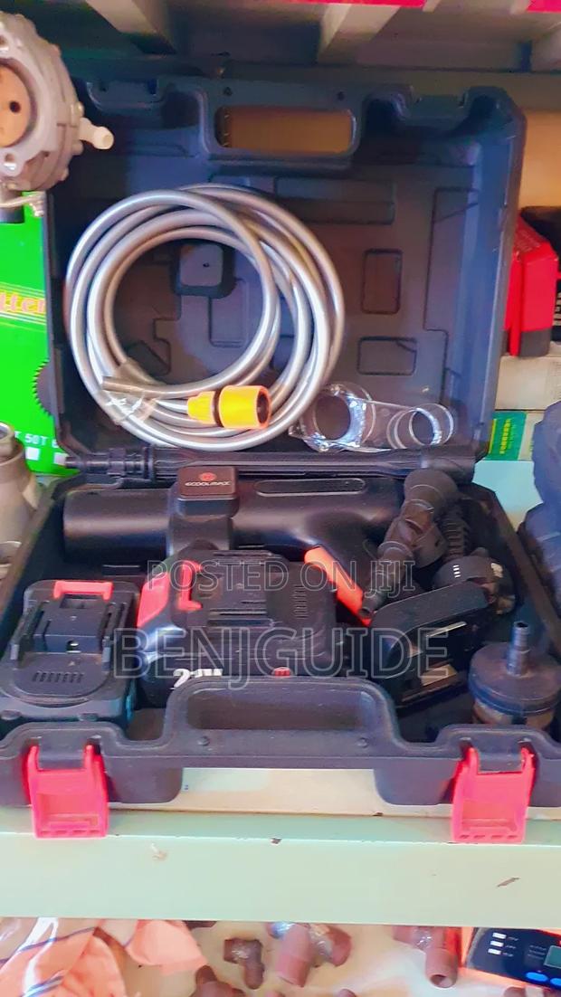 Cordless Pressure Washer With 2 Batteries · Photo 3