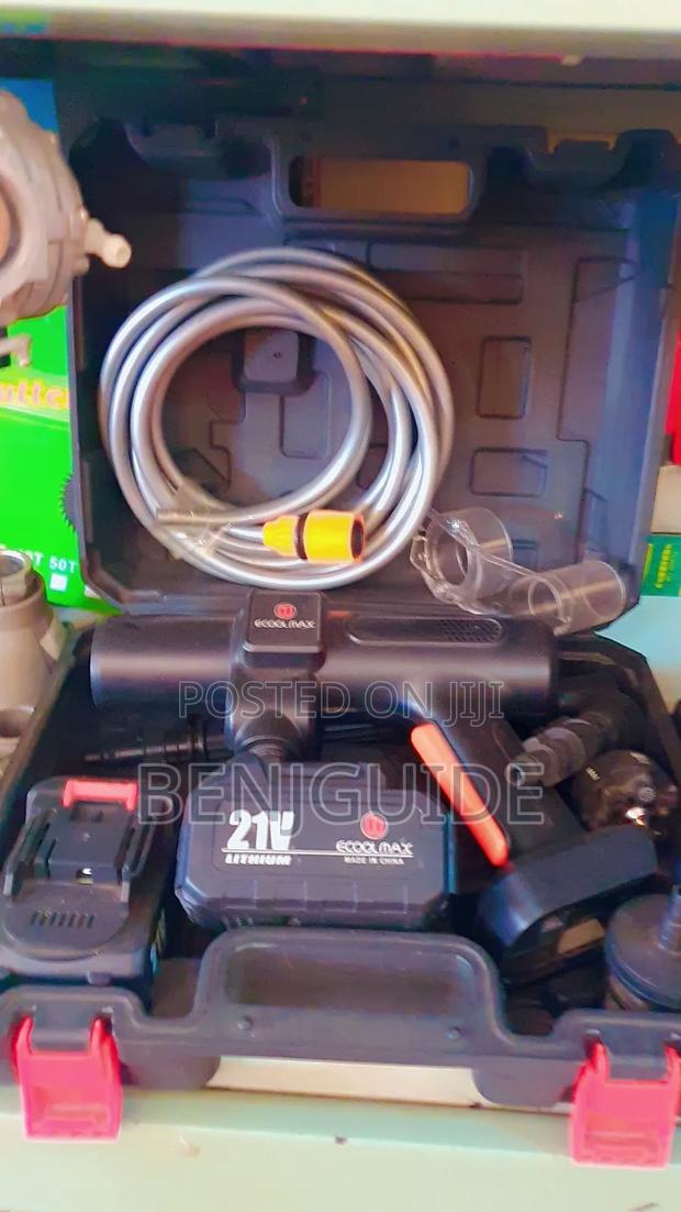 Cordless Pressure Washer With 2 Batteries · Photo 4
