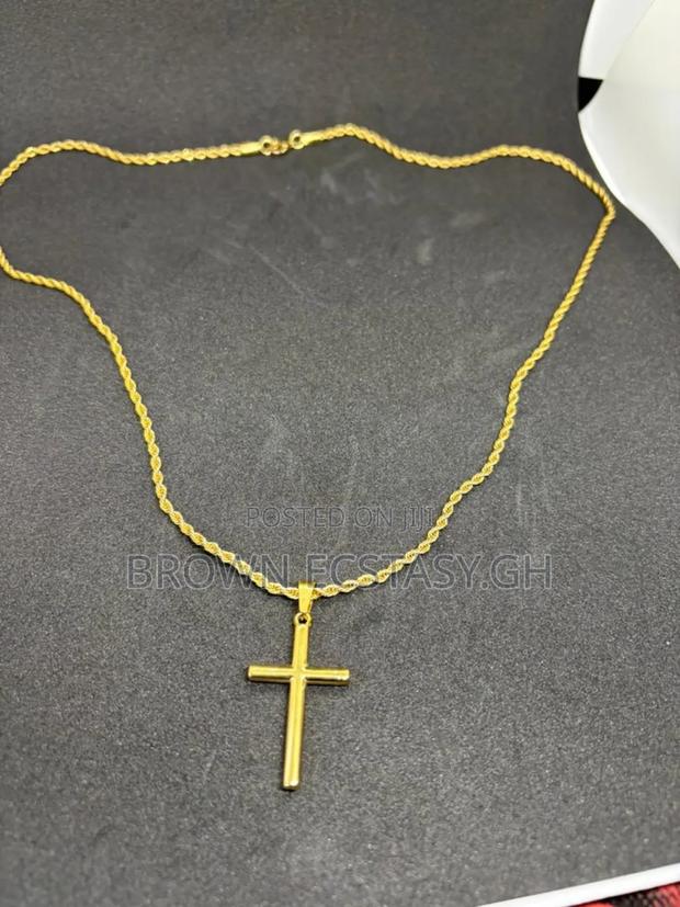Crucifix Necklace · Photo 4