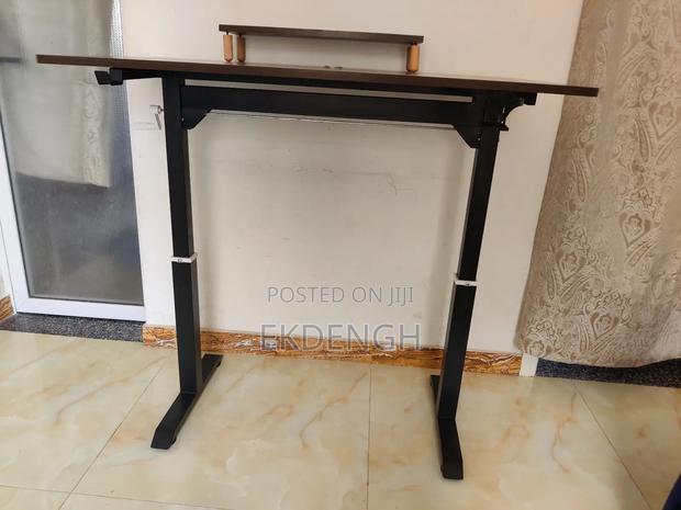 Hand Cranked Adjustable Standing Desk