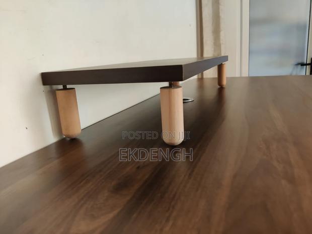 Hand Cranked Adjustable Standing Desk photo 3