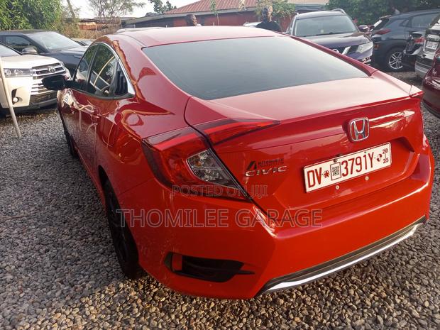 Honda Civic 2019 Red photo 3