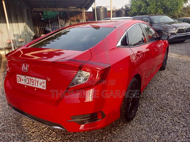 Honda Civic 2019 Red photo 5