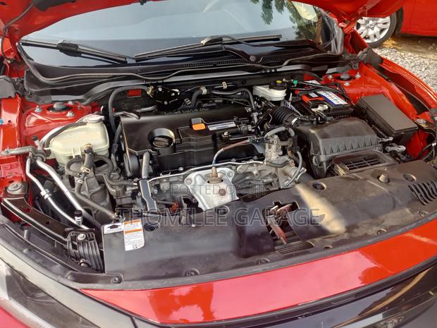 Honda Civic 2019 Red photo 8