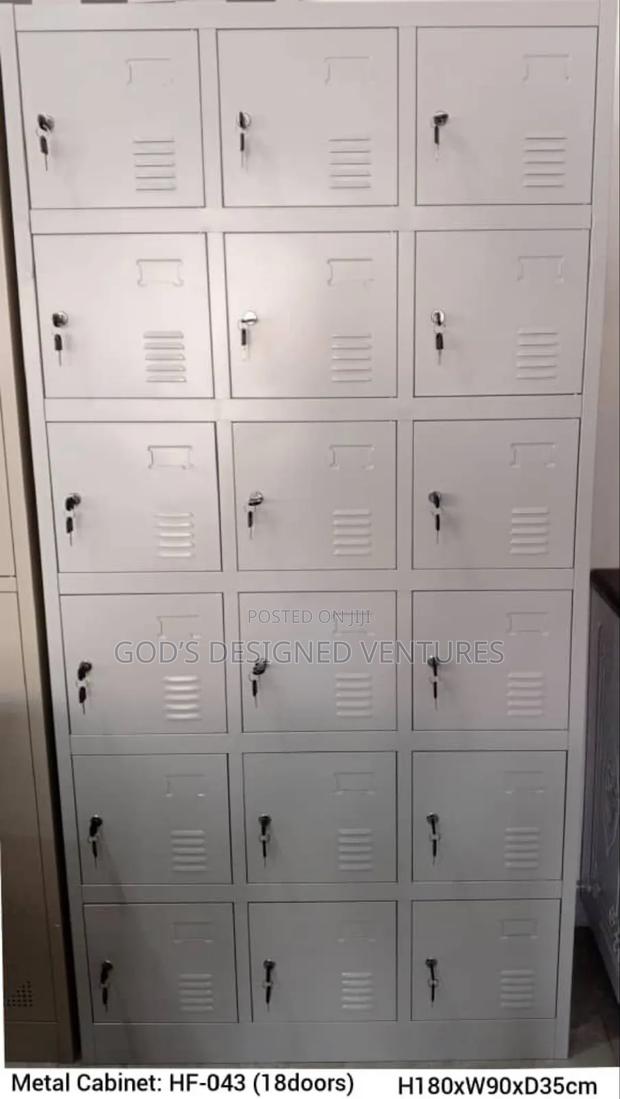Strong and Quality 18 Door Metal Cabinet · Photo 2