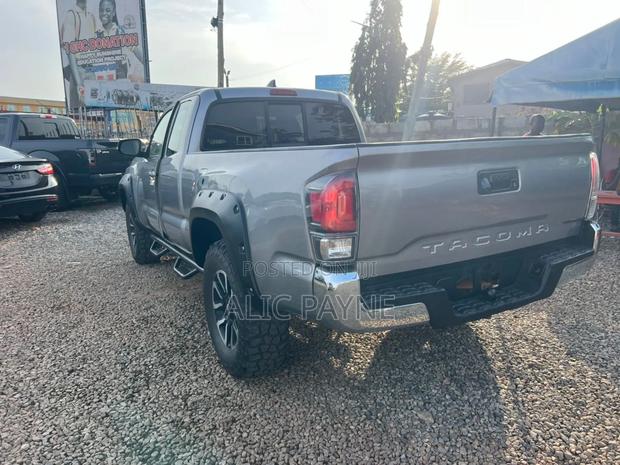 Toyota Tacoma 4dr Double Cab 2016 Silver