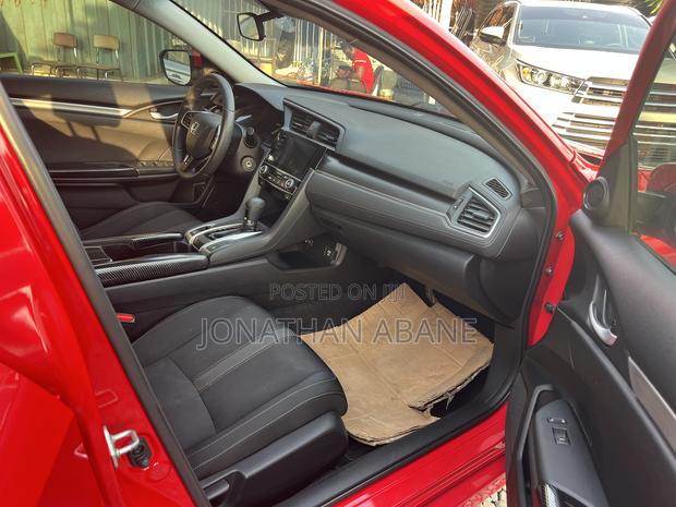 Honda Civic 2019 Red photo 2