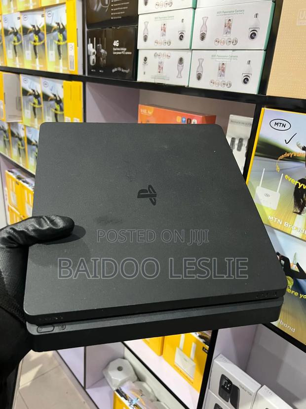 Ps4 Slim Console With 5 Games Two Pads photo 3
