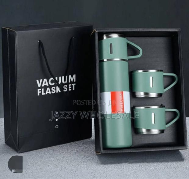 Vacuum Flask Plus 2 Cups in Box