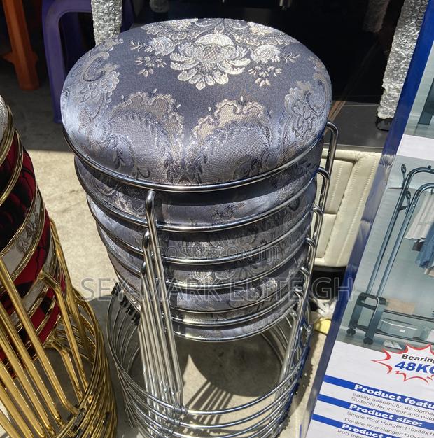 Portable Round Stool · Photo 2