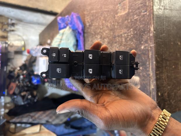 Toyota Camry 2016 Power Window Switch photo 2