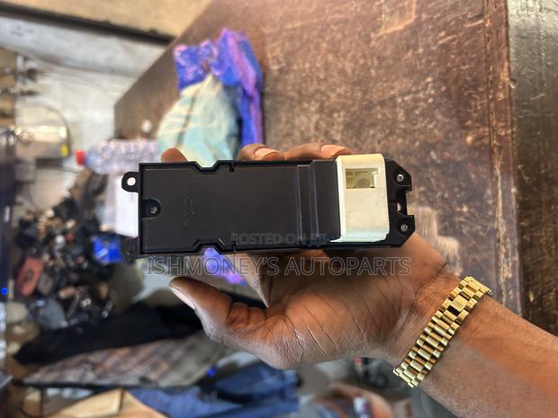 Toyota Camry 2016 Power Window Switch photo 3