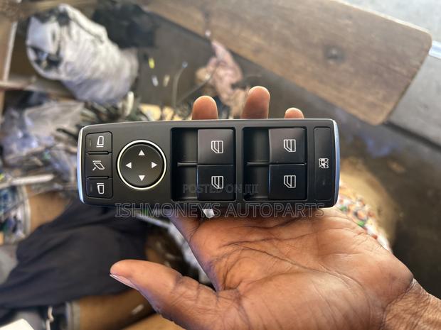 Benz C250 Master Door Switch. photo 2