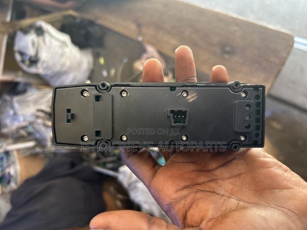 Benz C250 Master Door Switch. photo 3