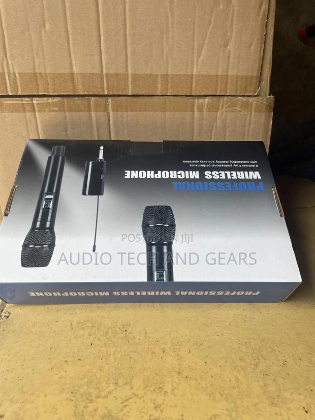 Shure Professional Wireless Microphone · Photo 3