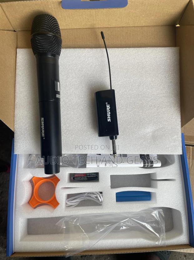 Shure Professional Wireless Microphone · Photo 4