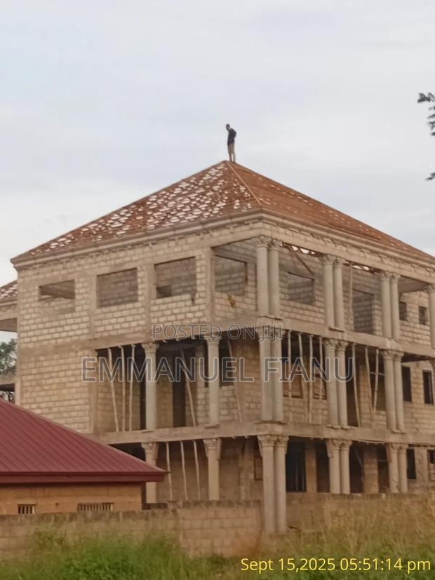 Content Expert Carpenter for Your Work · Photo 2