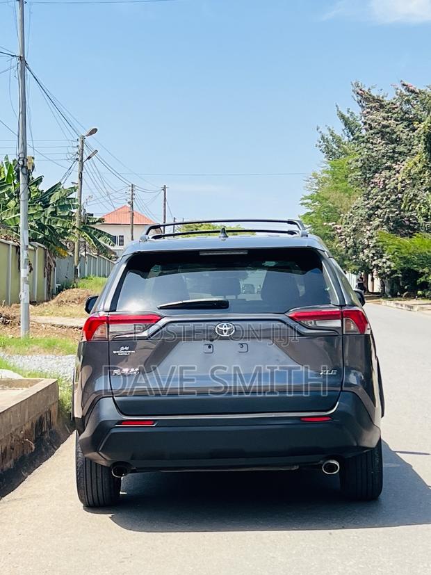 Toyota RAV4 XLE AWD 2020 Gray