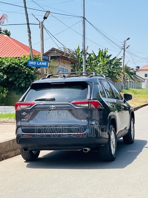 Toyota RAV4 XLE AWD 2020 Gray