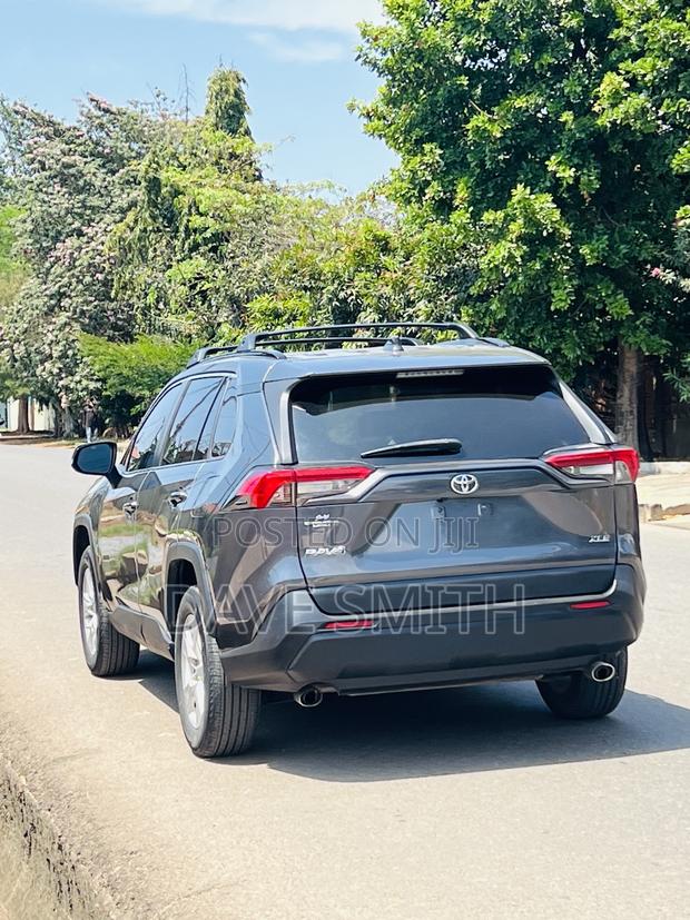 Toyota RAV4 XLE AWD 2020 Gray
