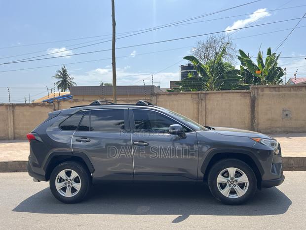 Toyota RAV4 XLE AWD 2020 Gray