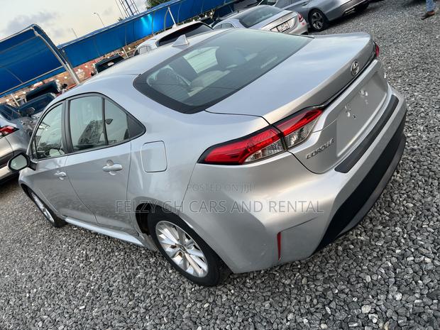 Toyota Corolla LE 2020 Gray photo 4