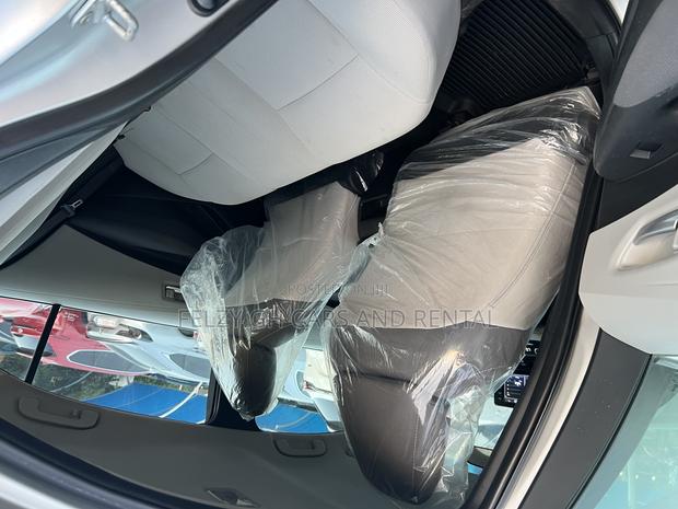 Toyota Corolla LE 2020 Gray photo 5