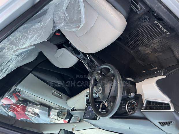 Toyota Corolla LE 2020 Gray photo 8