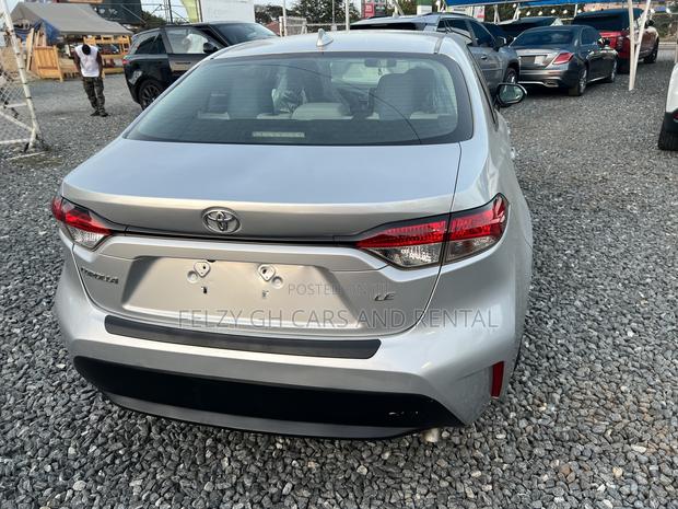 Toyota Corolla LE 2020 Gray photo 3