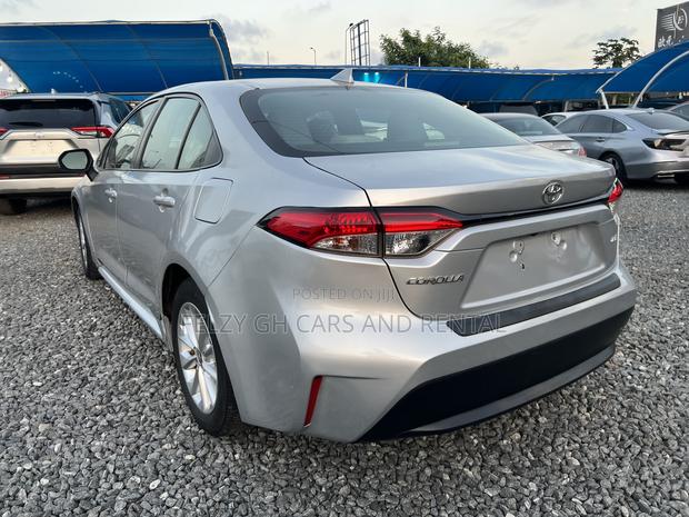 Toyota Corolla LE 2020 Gray photo 7