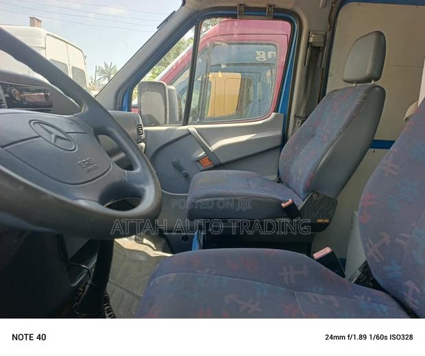 Mercedes-Benz Sprinter 2010 Blue photo 7