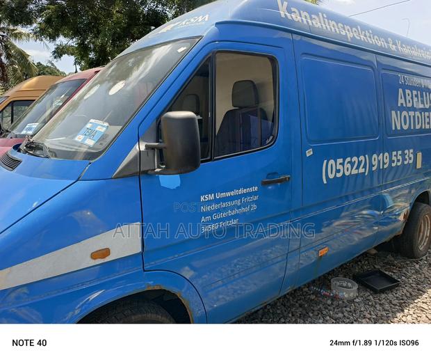 Mercedes-Benz Sprinter 2010 Blue photo 4