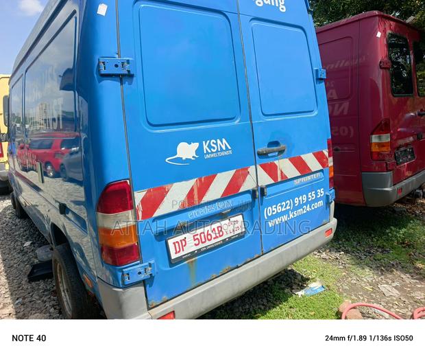 Mercedes-Benz Sprinter 2010 Blue photo 9