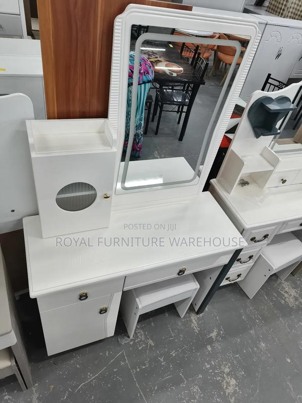 Dressing Table With Led Mirror · Photo 3