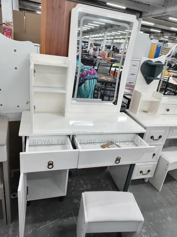 Dressing Table With Led Mirror · Photo 4