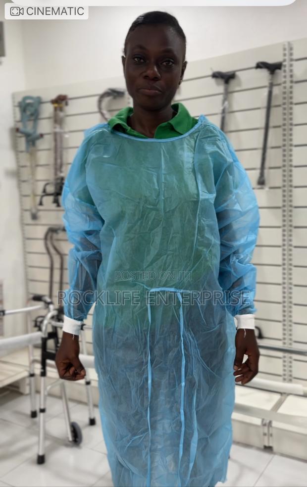 Disposable Isolation Gowns · Photo 4