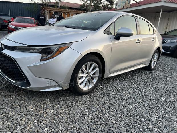 Toyota Corolla LE 2020 Gray photo 2