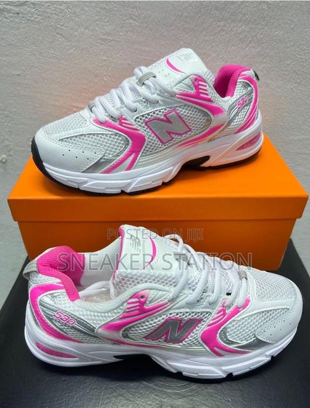New Balance 530 White/Pink Sneakers · Photo 3