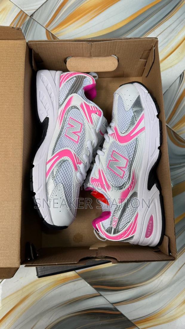 New Balance 530 White/Pink Sneakers · Photo 4
